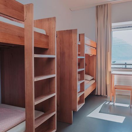 Montreux Youth Hostel Kültér fotó